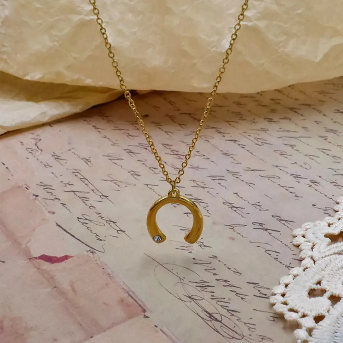 18K Gold-Plated Horseshoe Pendant Necklace - SmileBen