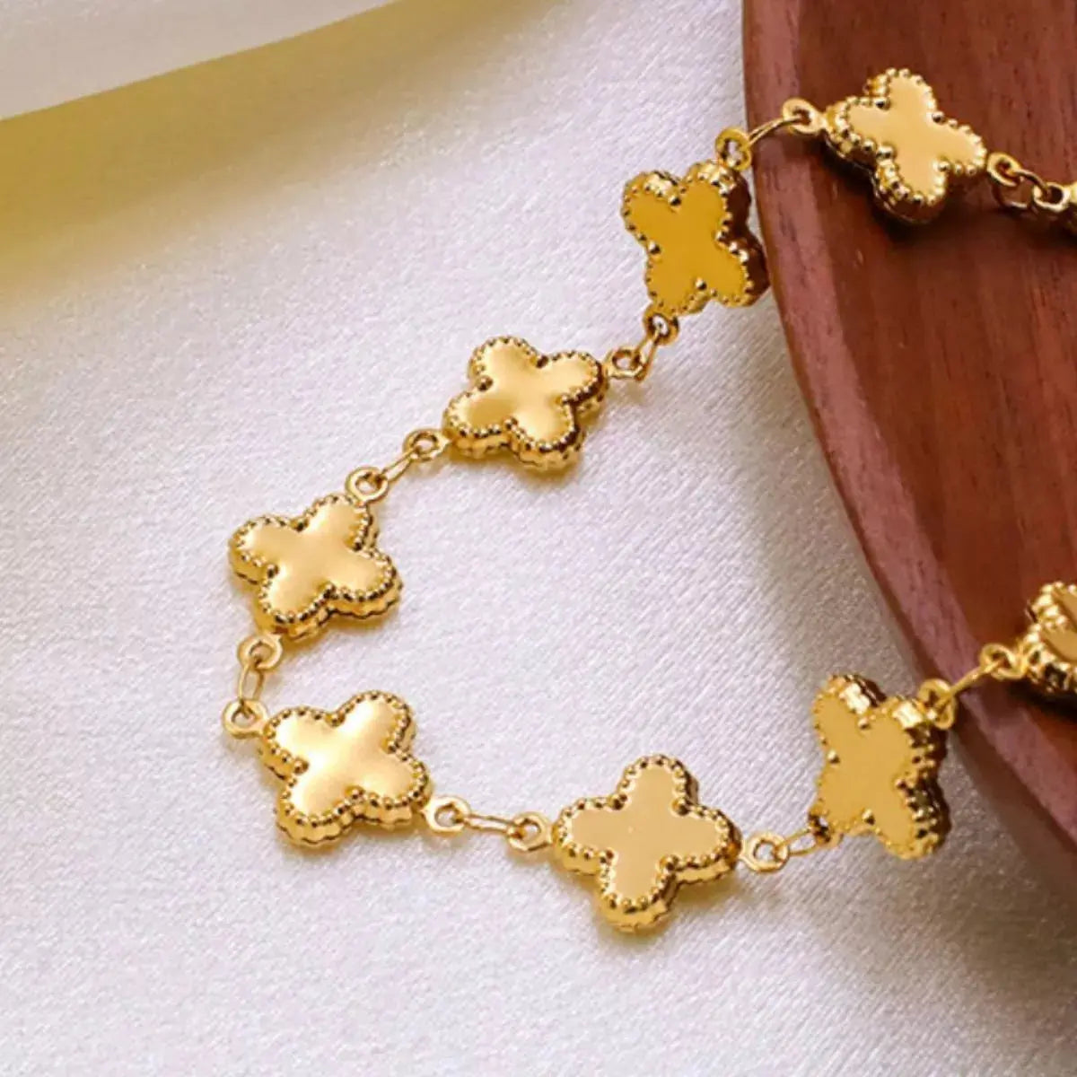 18K Gold-Plated Clover Charm Necklace - SmileBen
