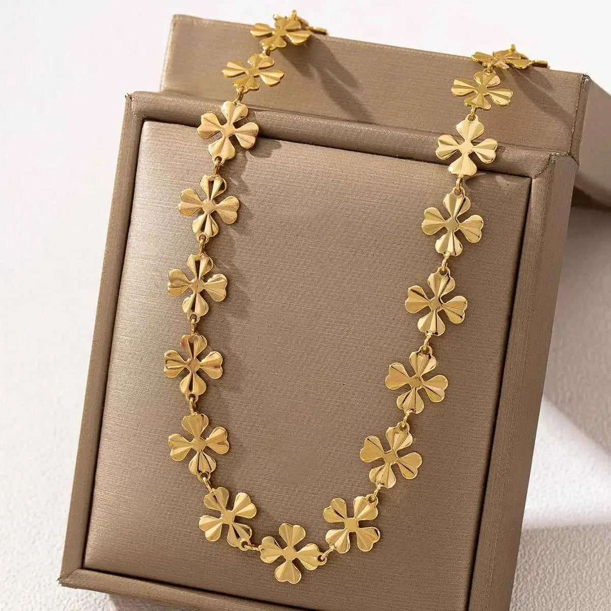 18K Gold-Plated Alloy Flower Chain Necklace - SmileBen