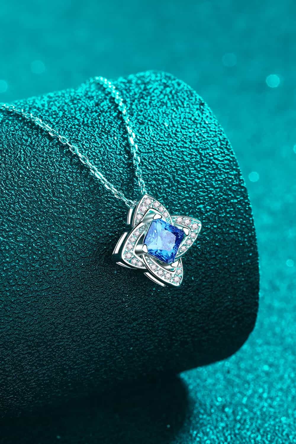 1 Carat Moissanite Floral Pendant Necklace - SmileBen