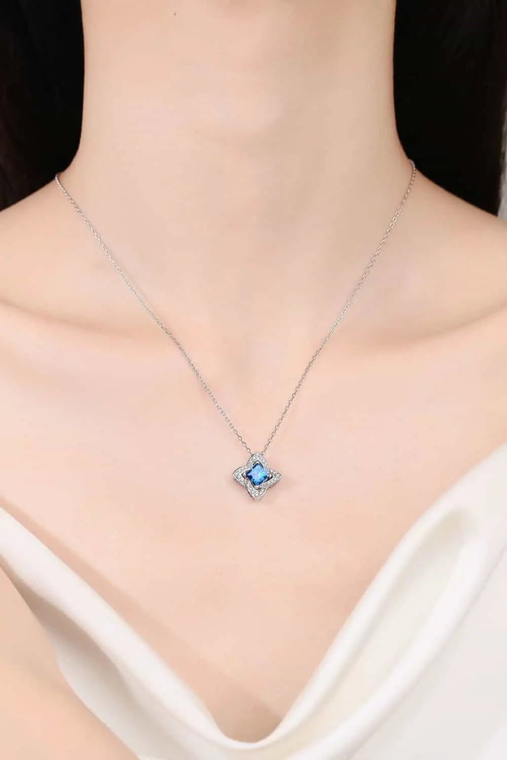 1 Carat Moissanite Floral Pendant Necklace - SmileBen