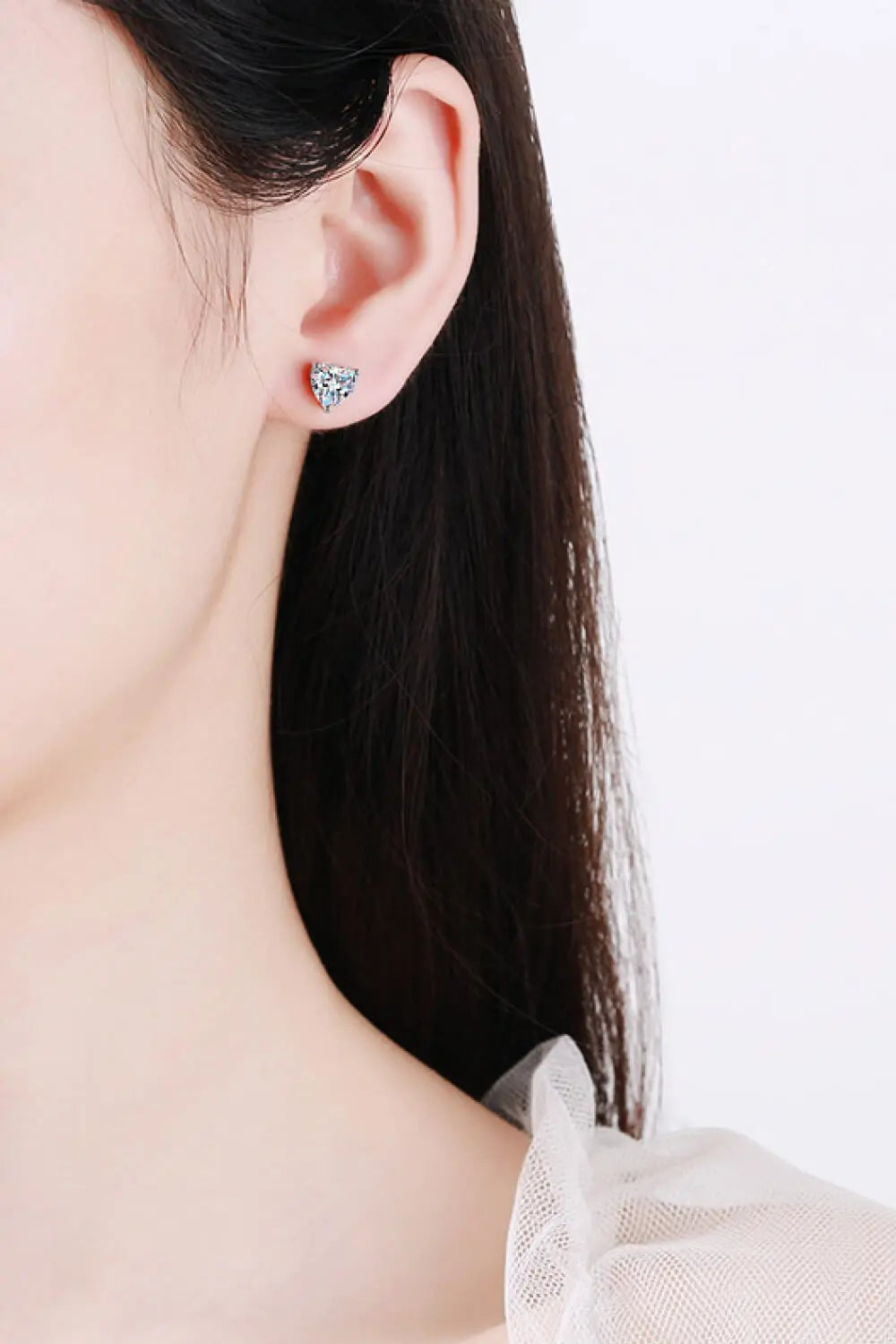 2 Carat Moissanite Heart-Shaped Stud Earrings - SmileBen