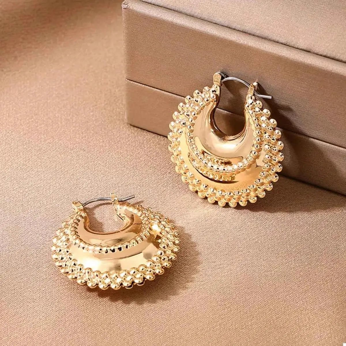 18K Gold - Plated Alloy Crescent Moon Hoop Earrings - SmileBen