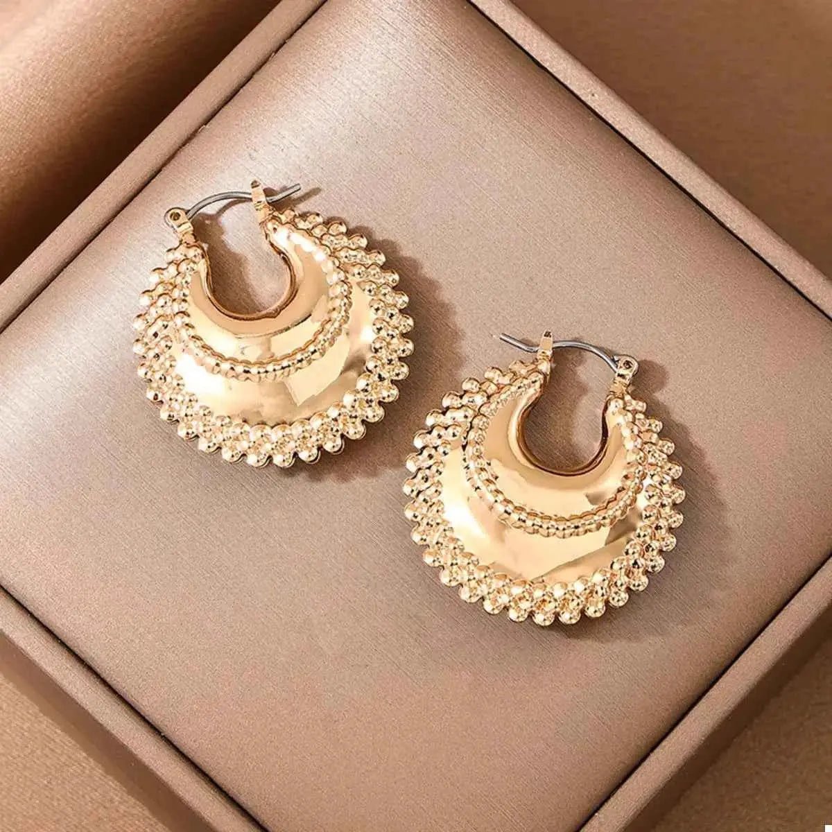 18K Gold - Plated Alloy Crescent Moon Hoop Earrings - SmileBen