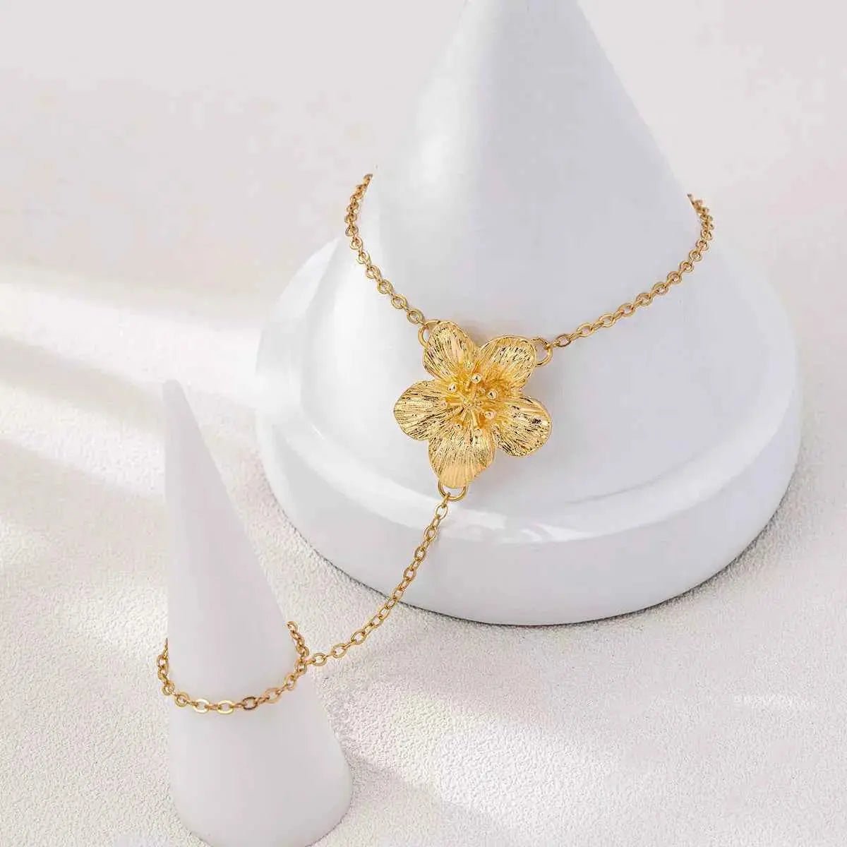 18K Gold - Plated Chain Flower Bracelet - SmileBen