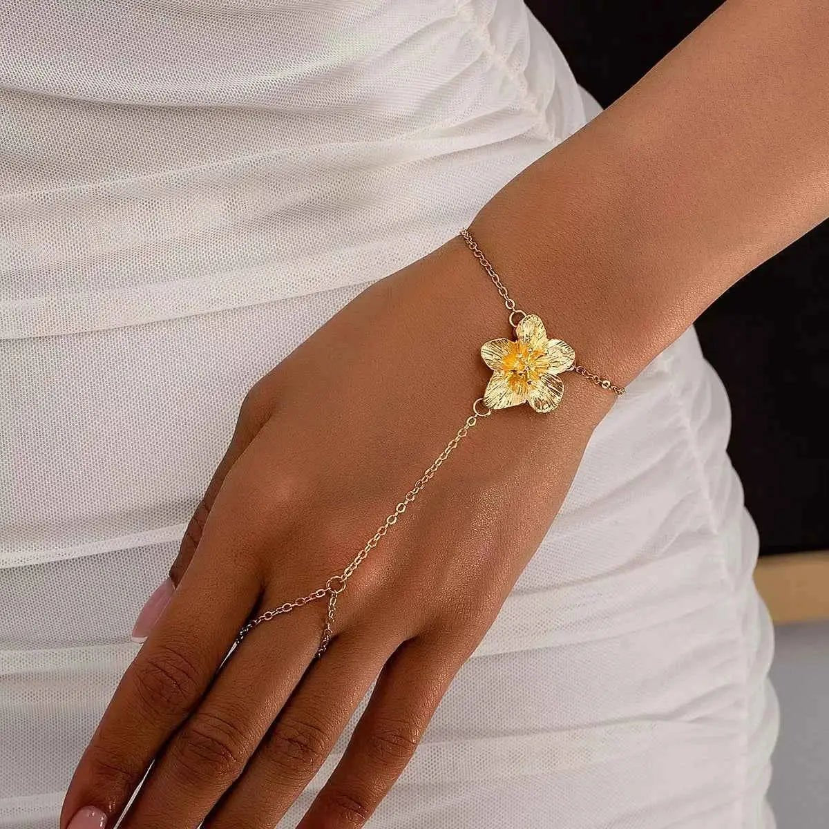18K Gold - Plated Chain Flower Bracelet - SmileBen