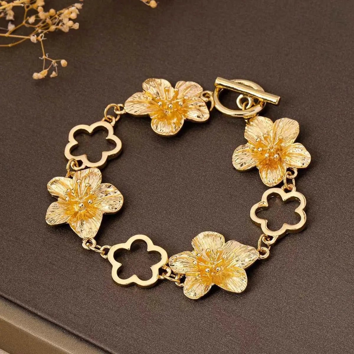 18K Gold - Plated Flower Bracelet - SmileBen