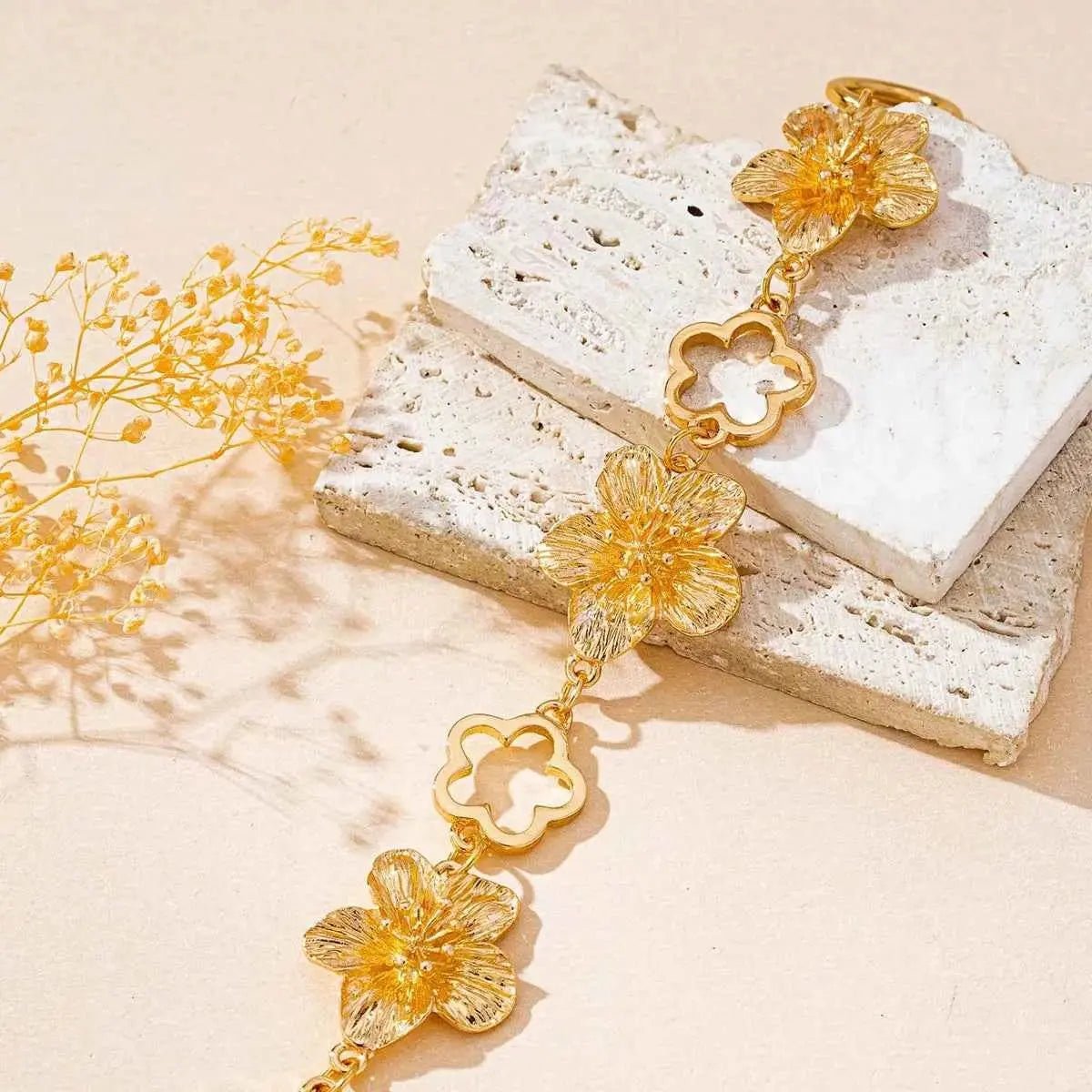 18K Gold - Plated Flower Bracelet - SmileBen