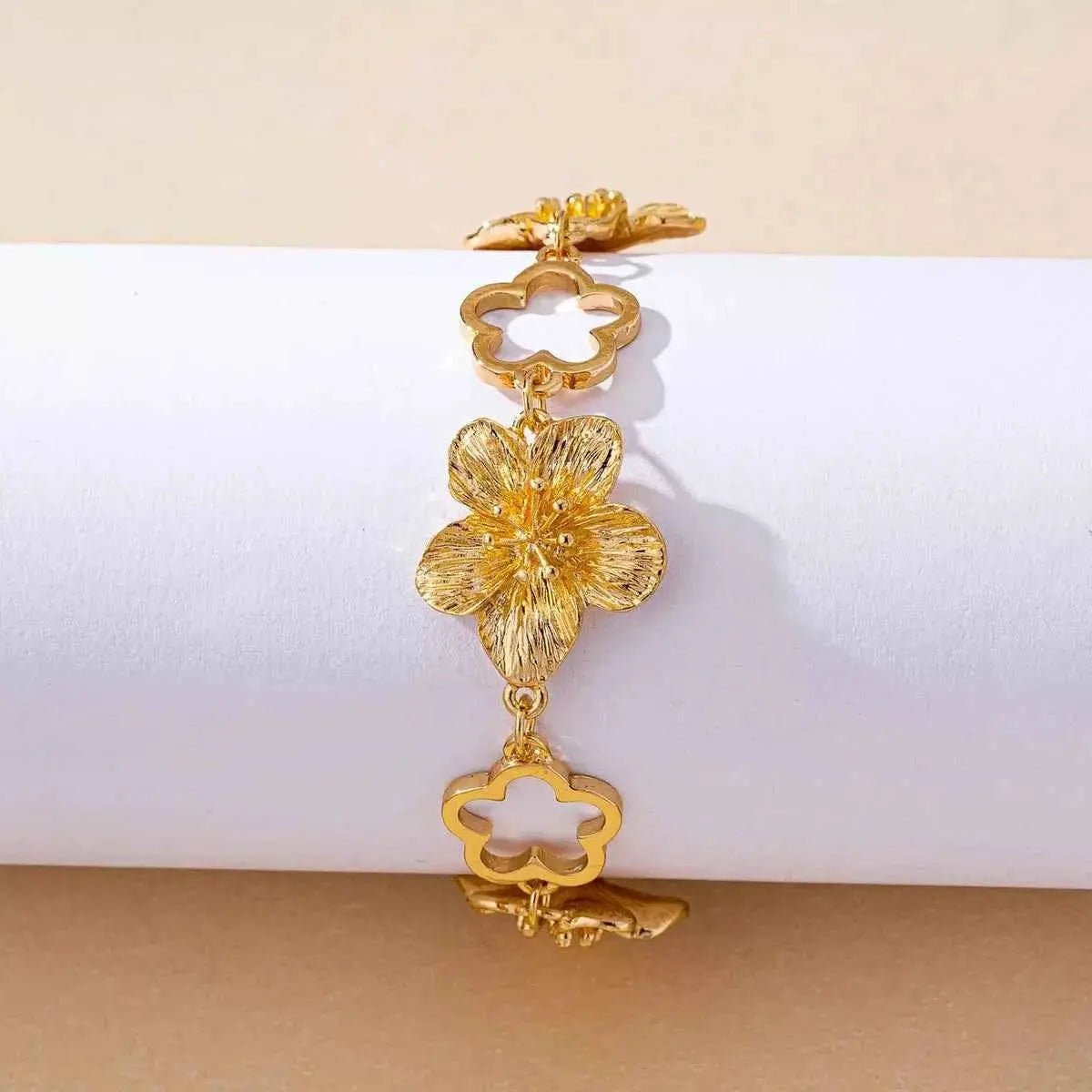 18K Gold - Plated Flower Bracelet - SmileBen