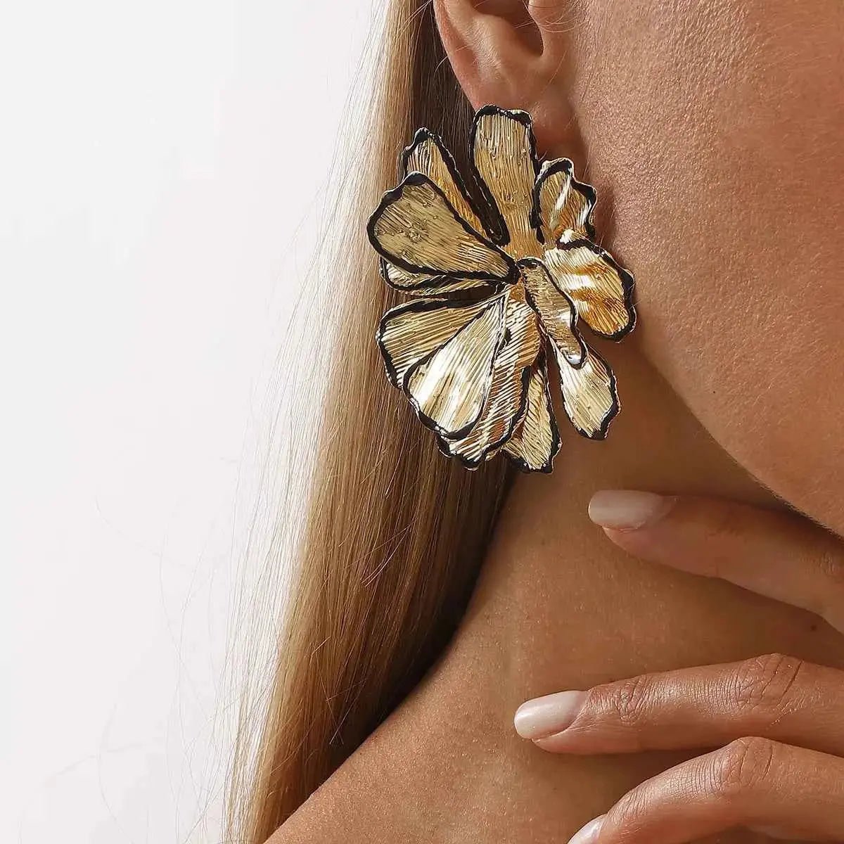 18K Gold - Plated Flower Stud Earrings - SmileBen