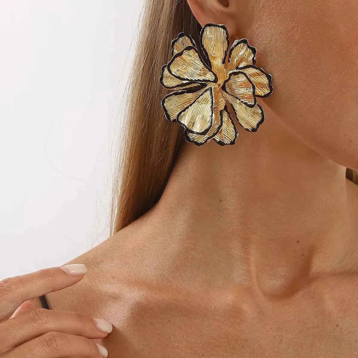18K Gold - Plated Flower Stud Earrings - SmileBen