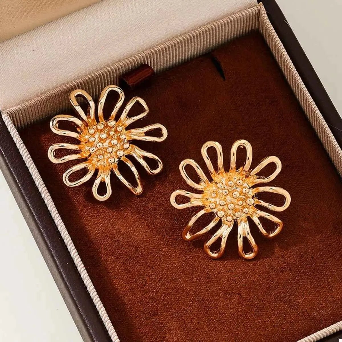 18K Gold - Plated Flower Stud Earrings - SmileBen