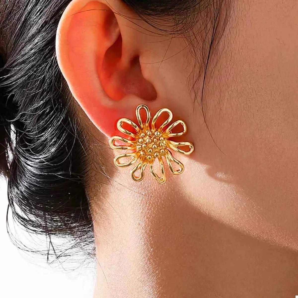 18K Gold - Plated Flower Stud Earrings - SmileBen