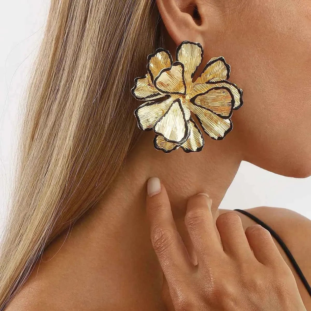 18K Gold - Plated Flower Stud Earrings - SmileBen