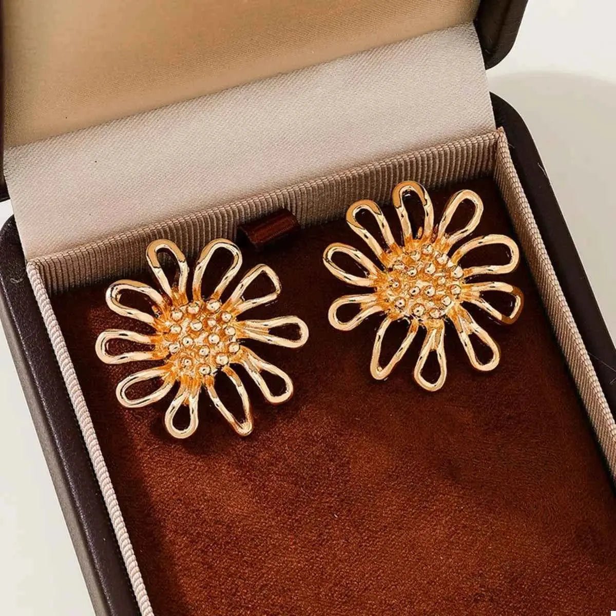 18K Gold - Plated Flower Stud Earrings - SmileBen