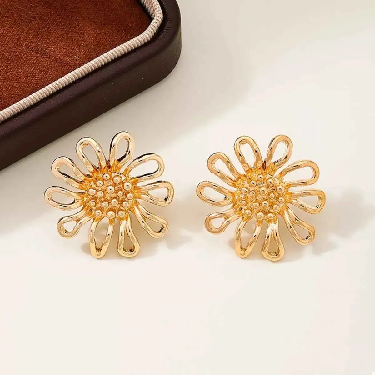 18K Gold - Plated Flower Stud Earrings - SmileBen
