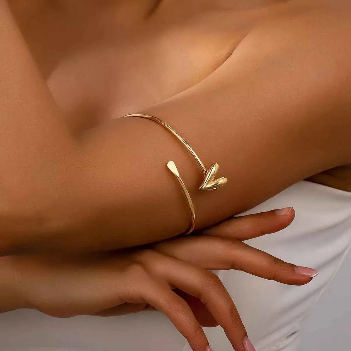 18K Gold - Plated Heart Adjustable Open Bracelet - SmileBen