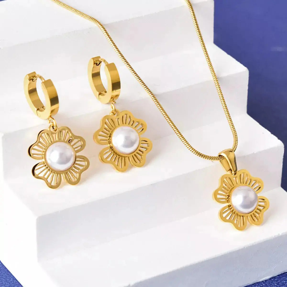 18K Gold-Plated Flower Jewelry Set - SmileBen