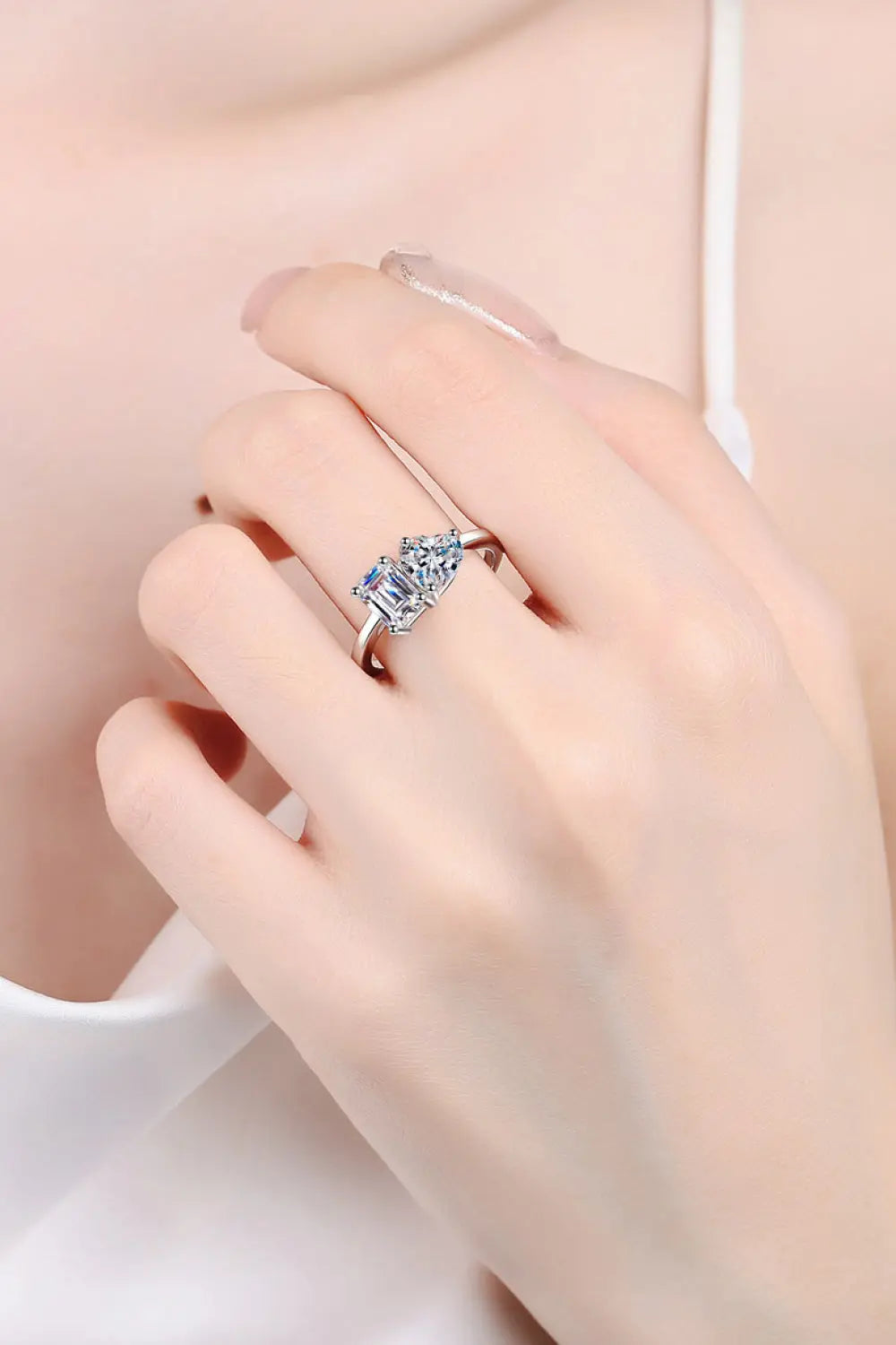Rhodium-Plated 2 Carat Moissanite Ring - SmileBen
