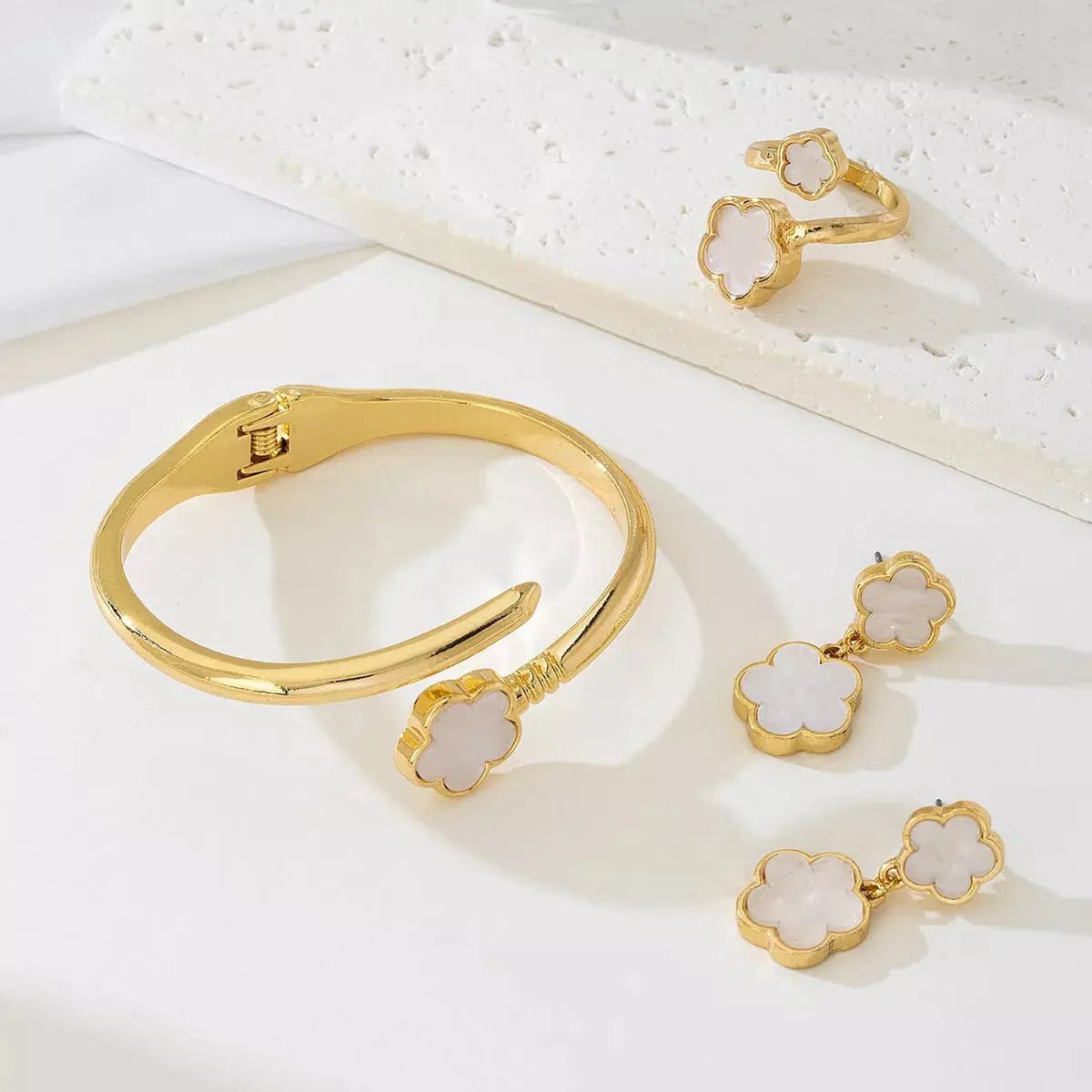 18K Gold-Plated Flower Jewelry Set - SmileBen