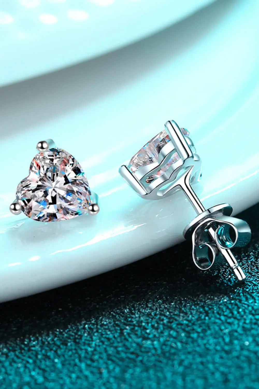 2 Carat Moissanite Heart-Shaped Stud Earrings - SmileBen