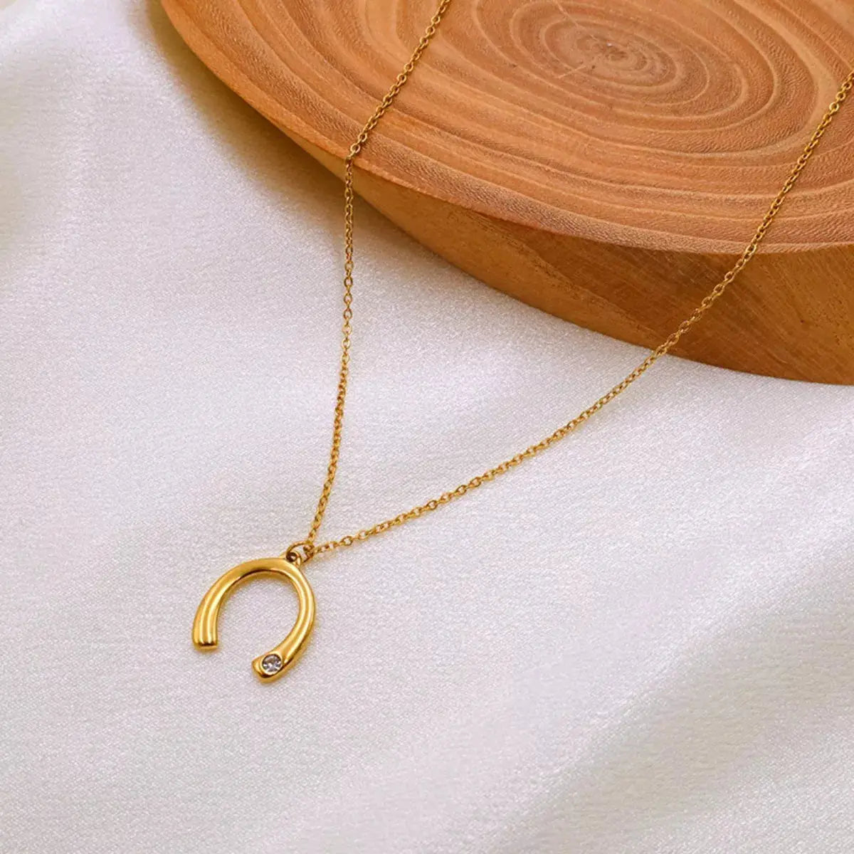 18K Gold-Plated Horseshoe Pendant Necklace - SmileBen