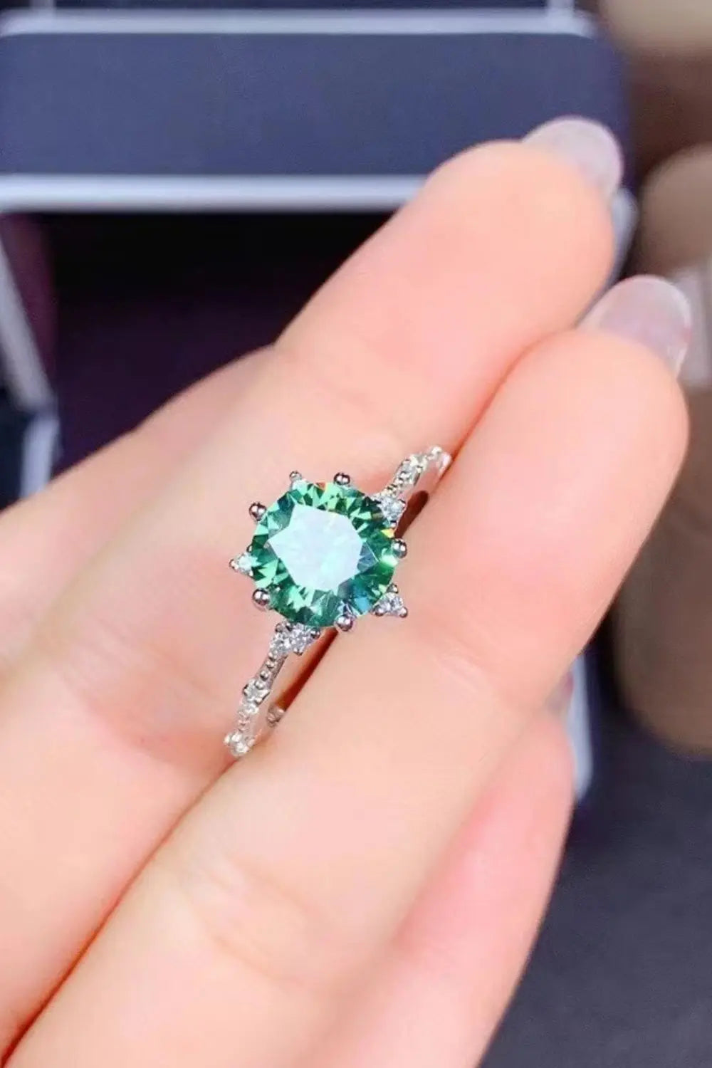 All Eyes On Me 1 Carat Moissanite Platinum-Plated Ring - SmileBen