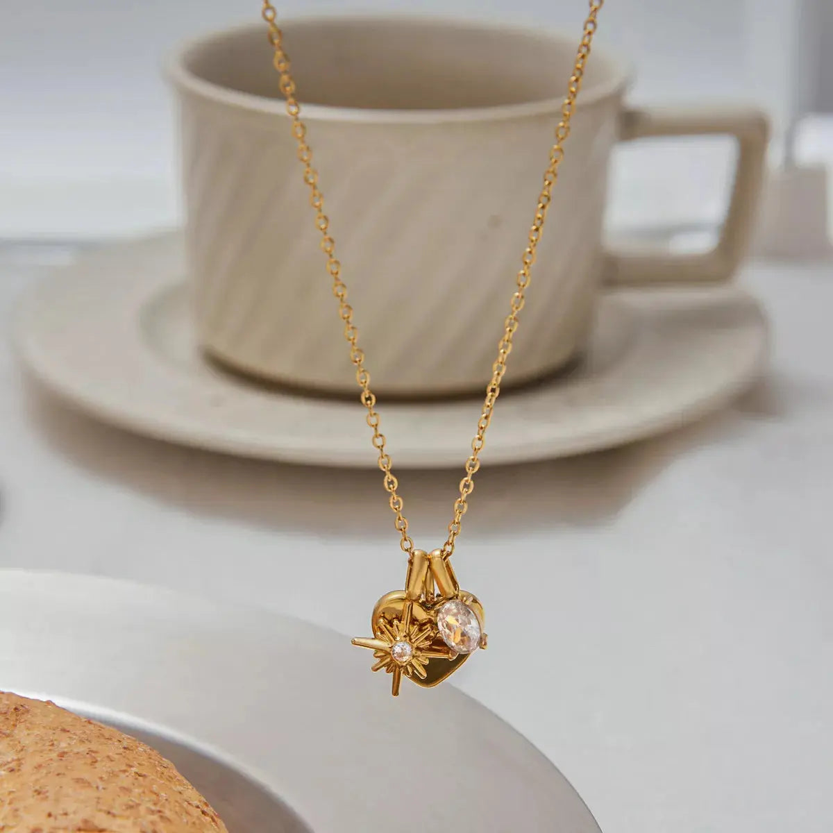 18K Gold-Plated 'Mom' Heart Necklace - SmileBen