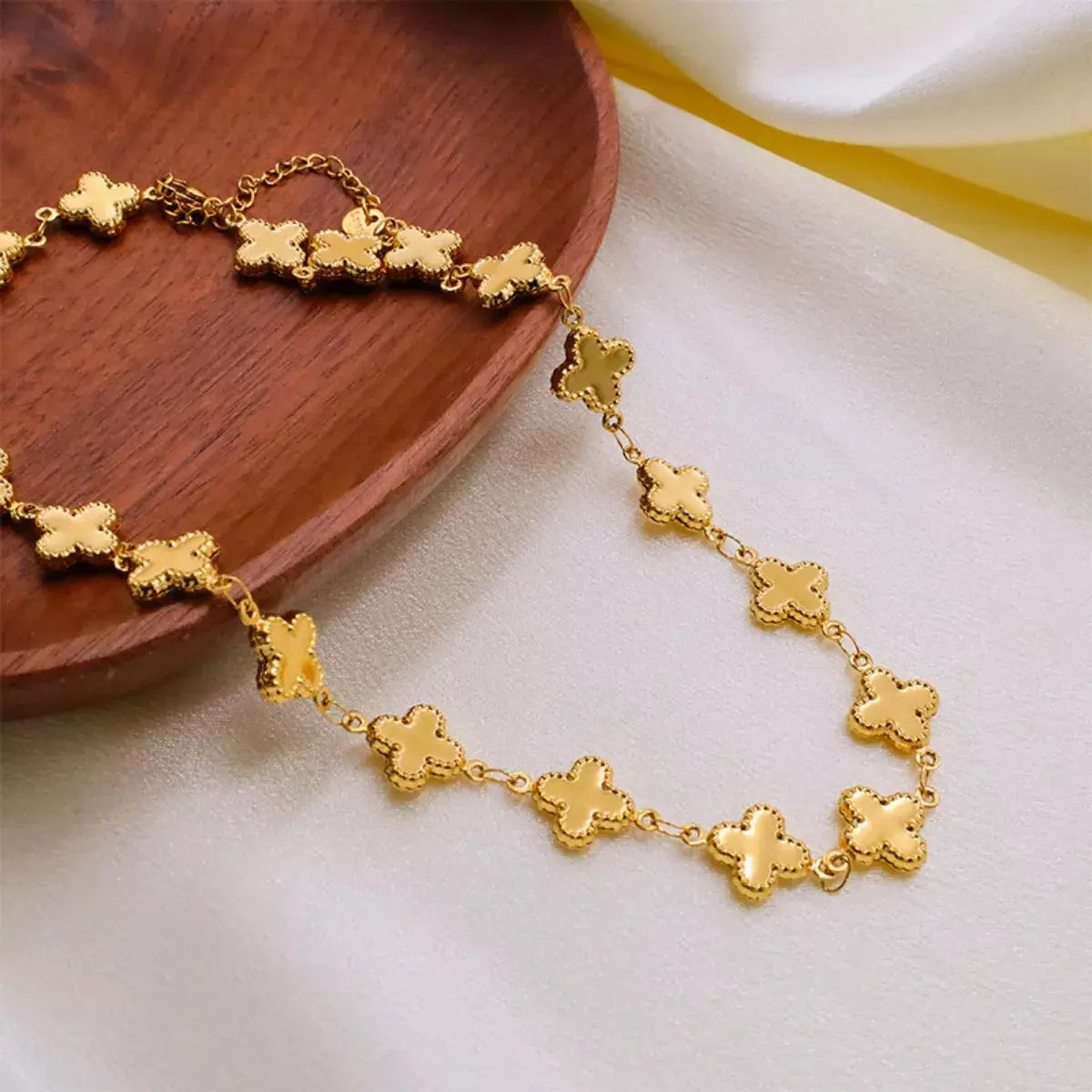 18K Gold-Plated Clover Charm Necklace - SmileBen