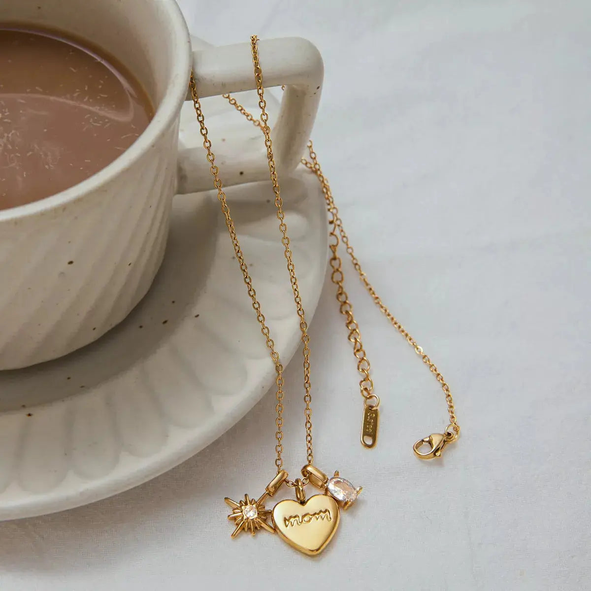 18K Gold-Plated 'Mom' Heart Necklace - SmileBen