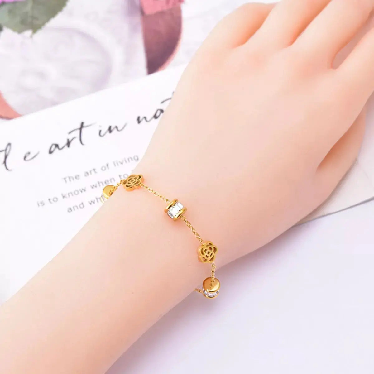 18K Gold-Plated Flower Bracelet - SmileBen