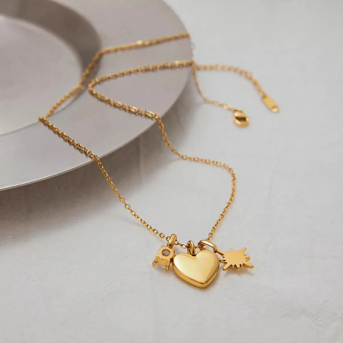 18K Gold-Plated 'Mom' Heart Necklace - SmileBen