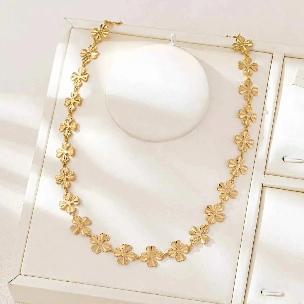 18K Gold-Plated Alloy Flower Chain Necklace - SmileBen