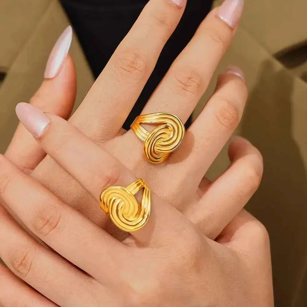 18K Gold-Plated Twisted Ring - SmileBen