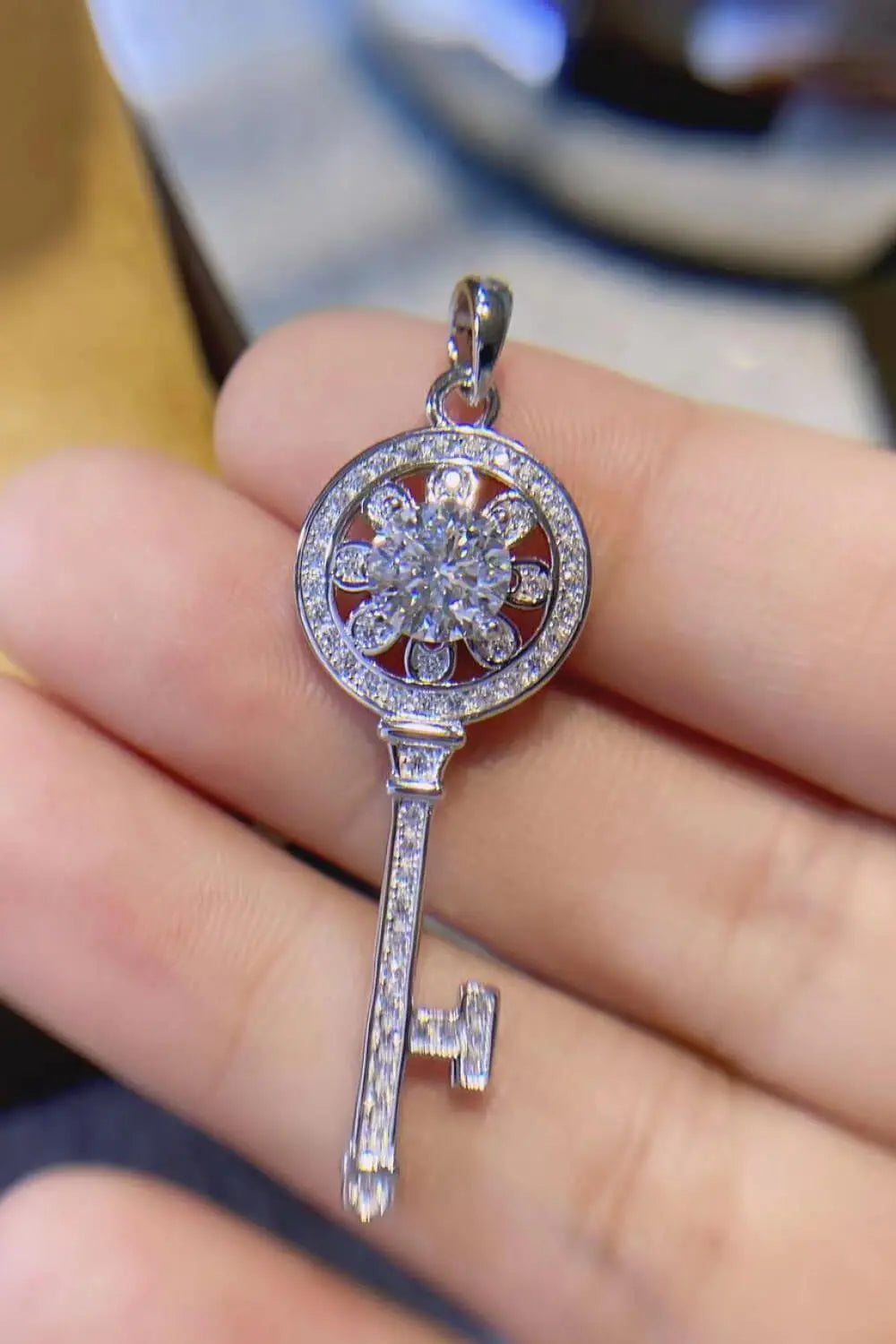 1 Carat Moissanite Platinum-Plated Key Pendant Necklace - SmileBen