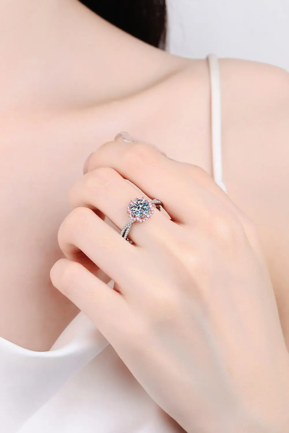 1 Carat Moissanite Flower-Shaped Crisscross Ring - SmileBen