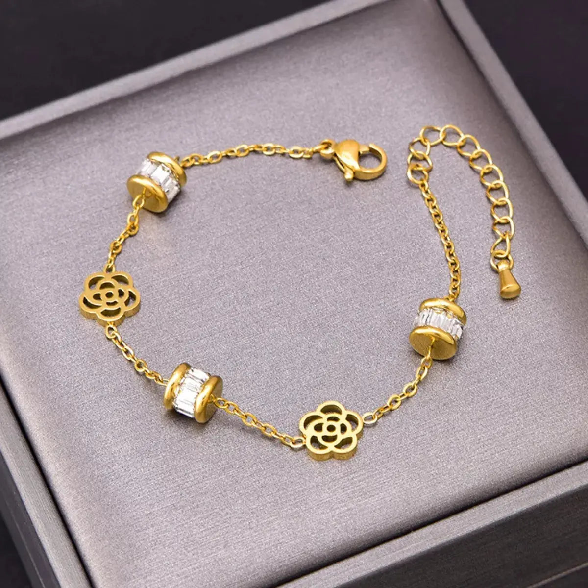 18K Gold-Plated Flower Bracelet - SmileBen