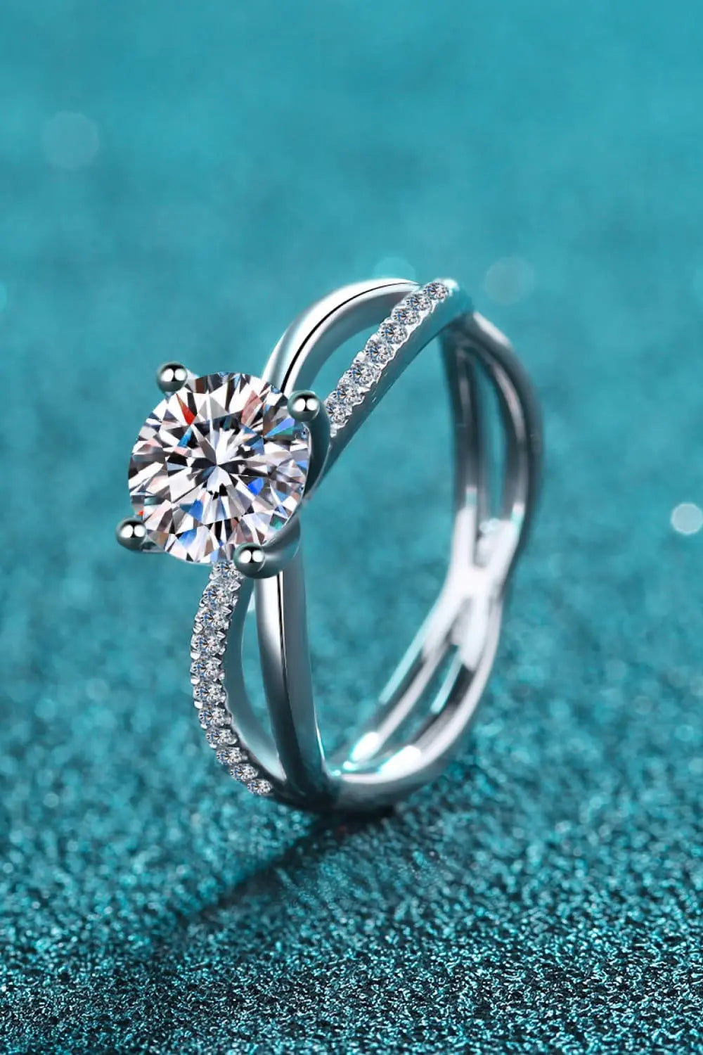 1 Carat Moissanite Crisscross Split Shank Ring - SmileBen