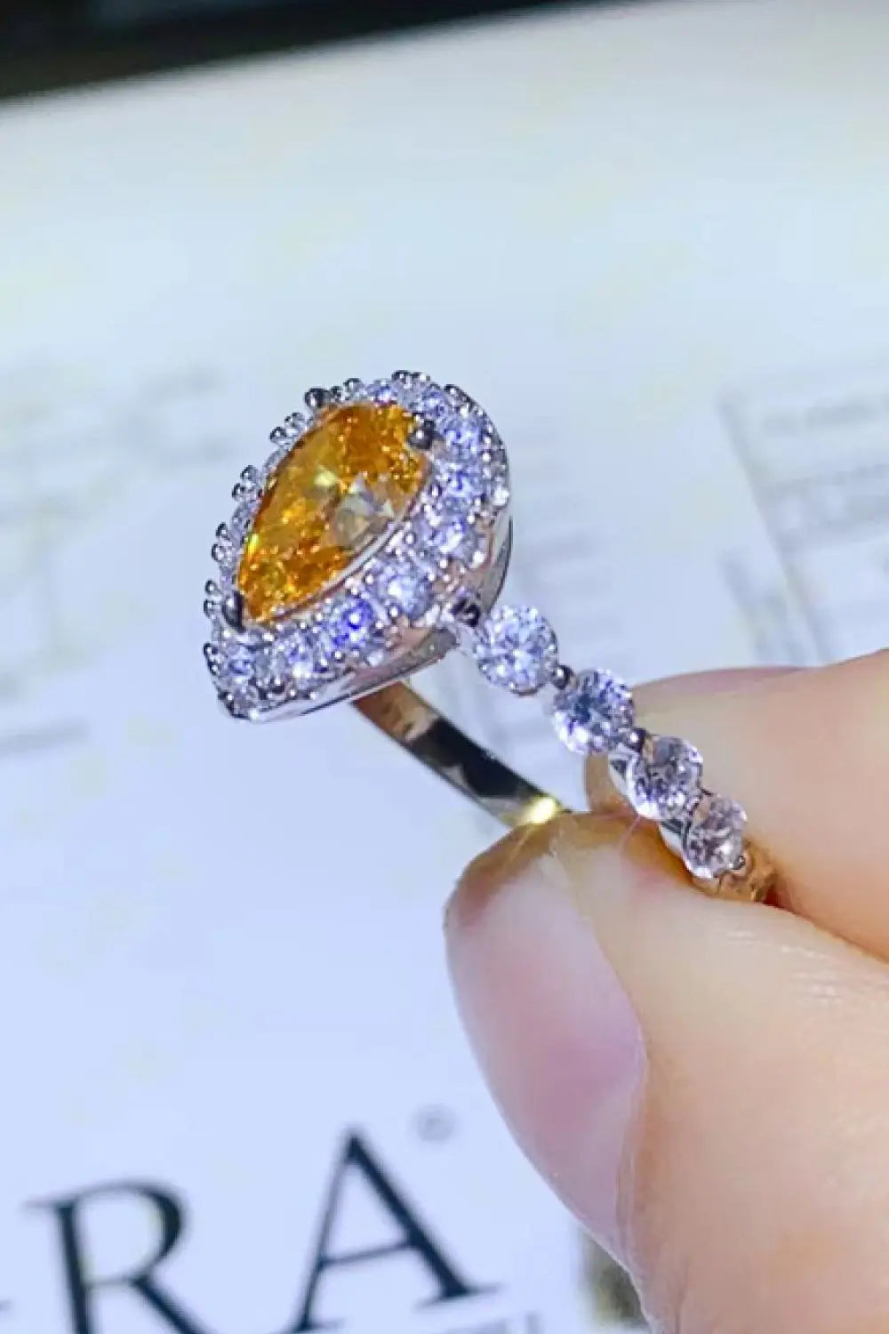 1 Carat Moissanite Contrast Teardrop Ring - SmileBen
