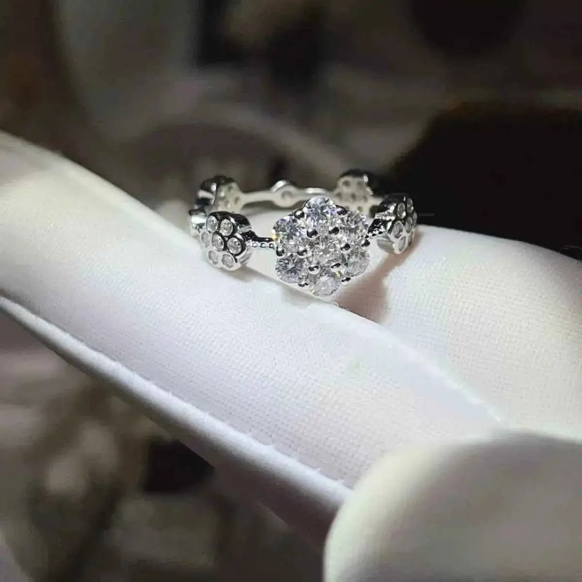 925 Sterling Silver Moissanite Flower Ring - SmileBen