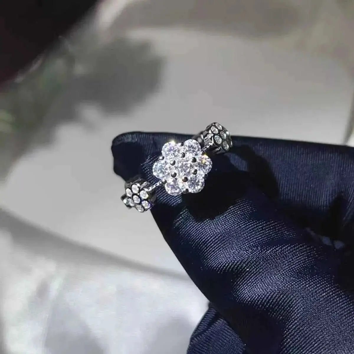 925 Sterling Silver Moissanite Flower Ring - SmileBen