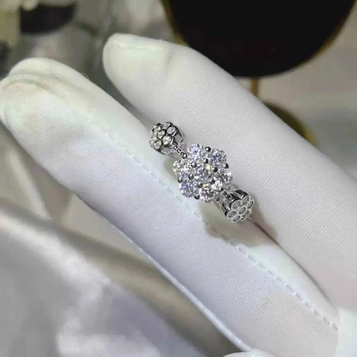 925 Sterling Silver Moissanite Flower Ring - SmileBen