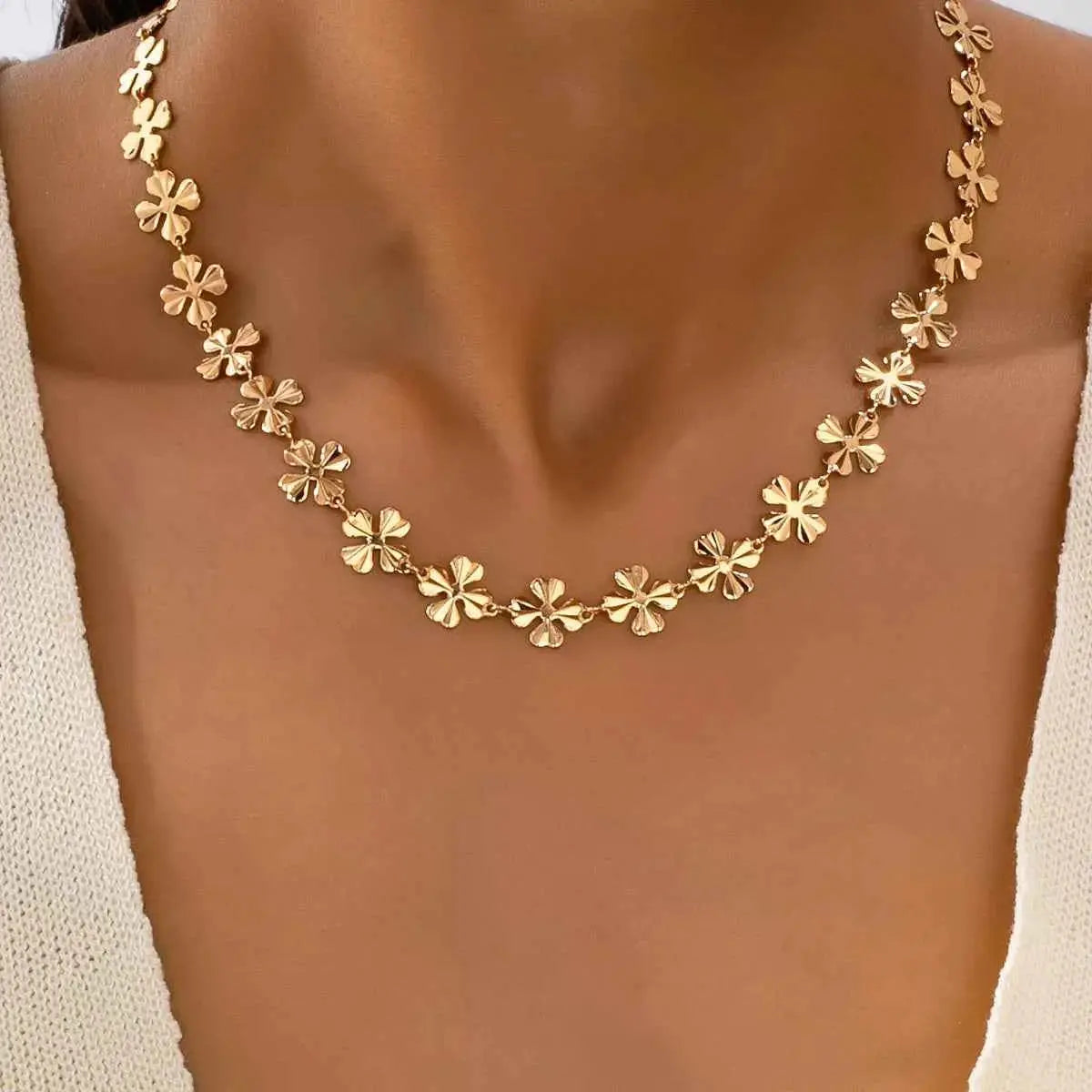 18K Gold-Plated Alloy Flower Chain Necklace - SmileBen