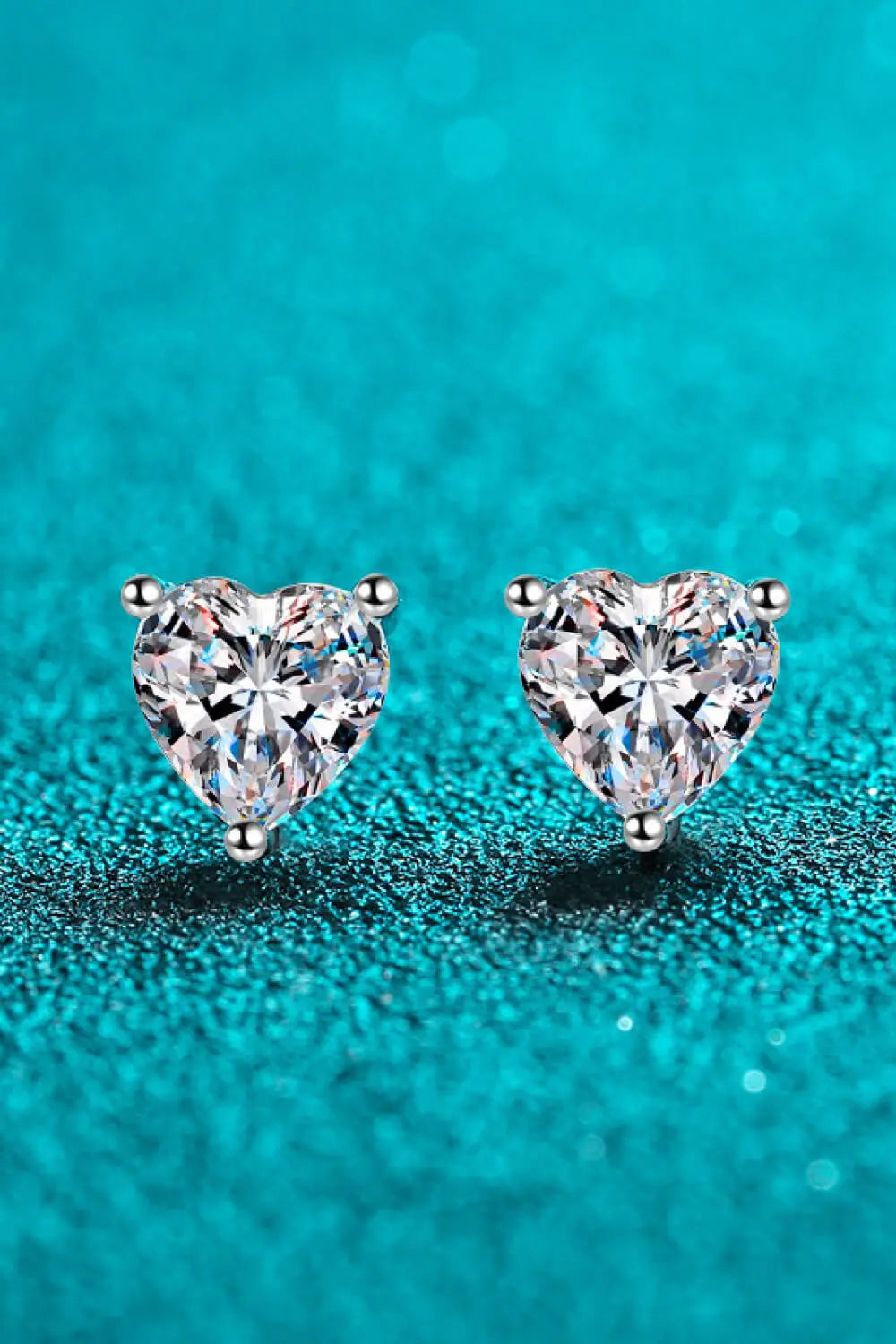 2 Carat Moissanite Heart-Shaped Stud Earrings - SmileBen