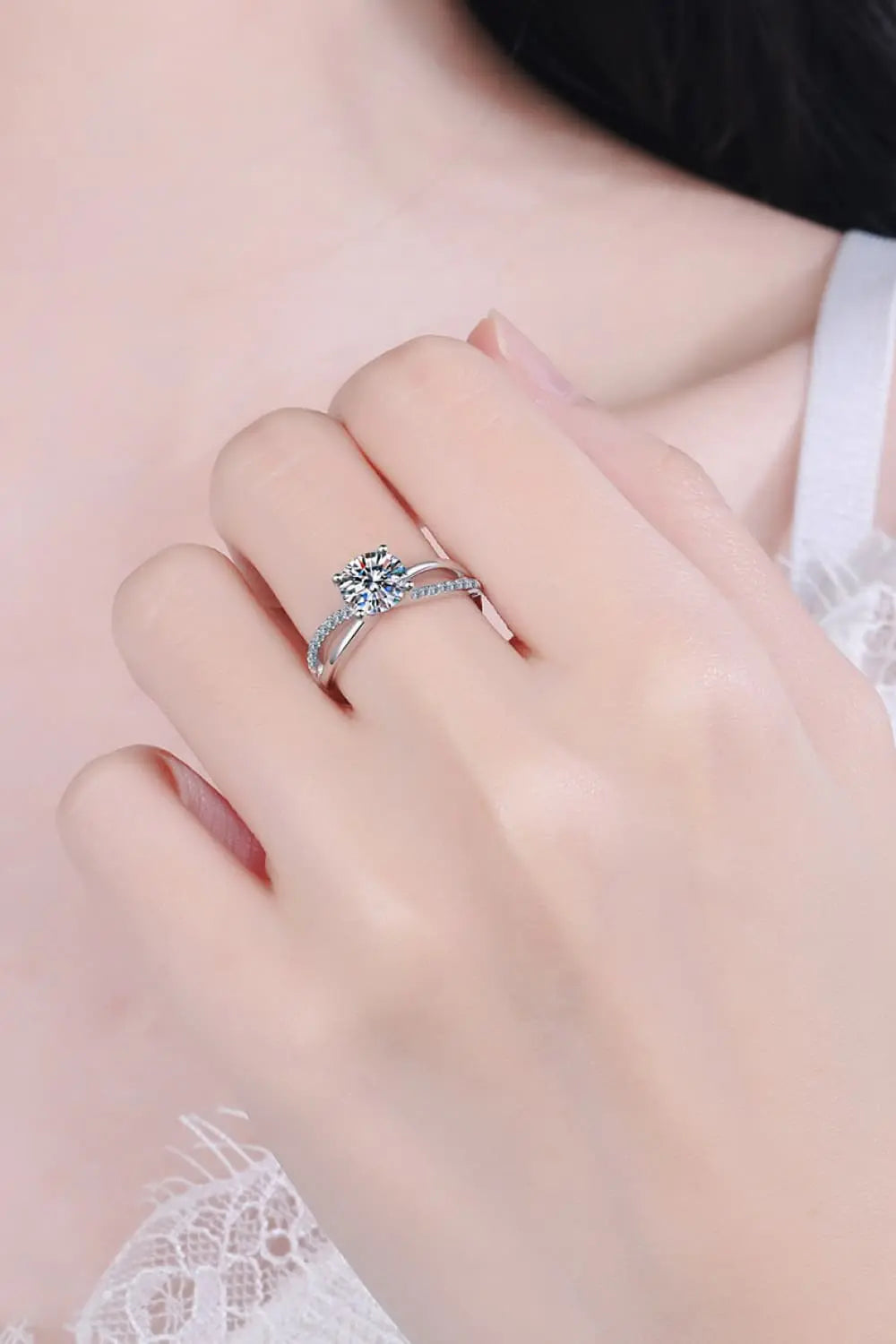 1 Carat Moissanite Crisscross Split Shank Ring - SmileBen