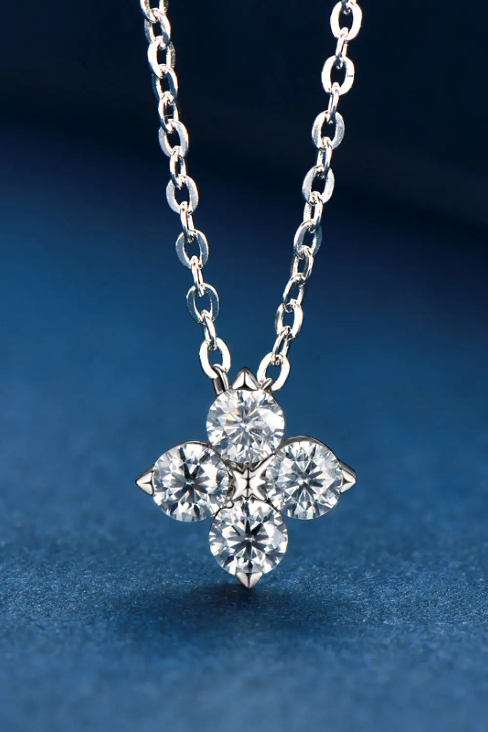 Moissanite Four Leaf Clover Pendant Necklace - SmileBen