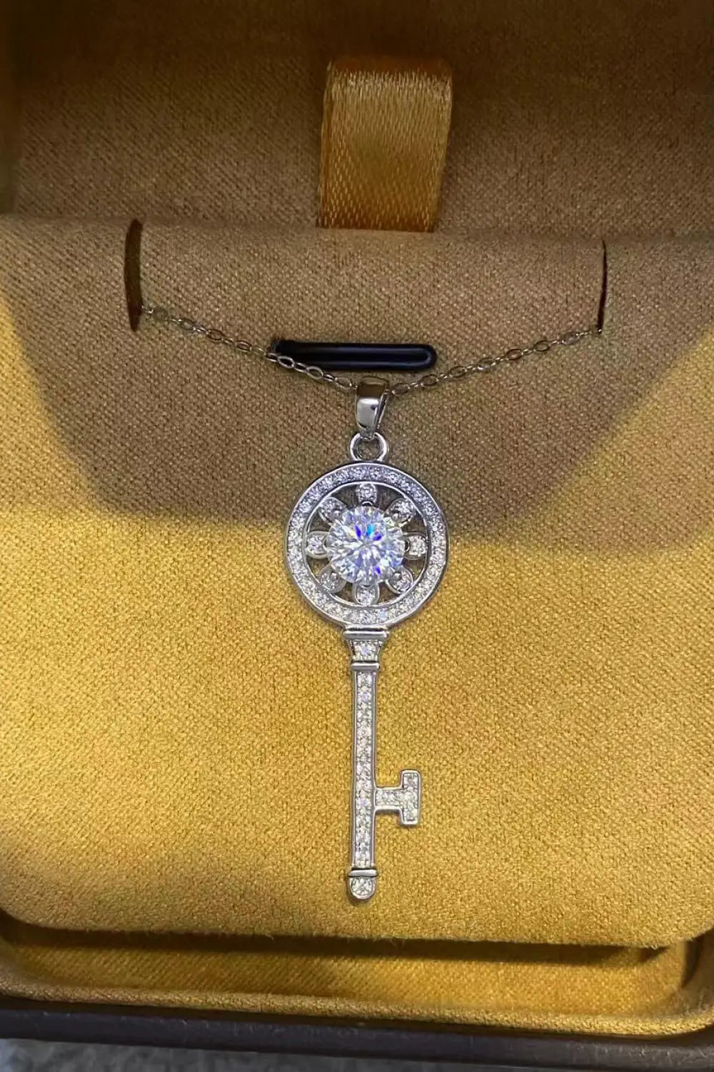 1 Carat Moissanite Platinum-Plated Key Pendant Necklace - SmileBen