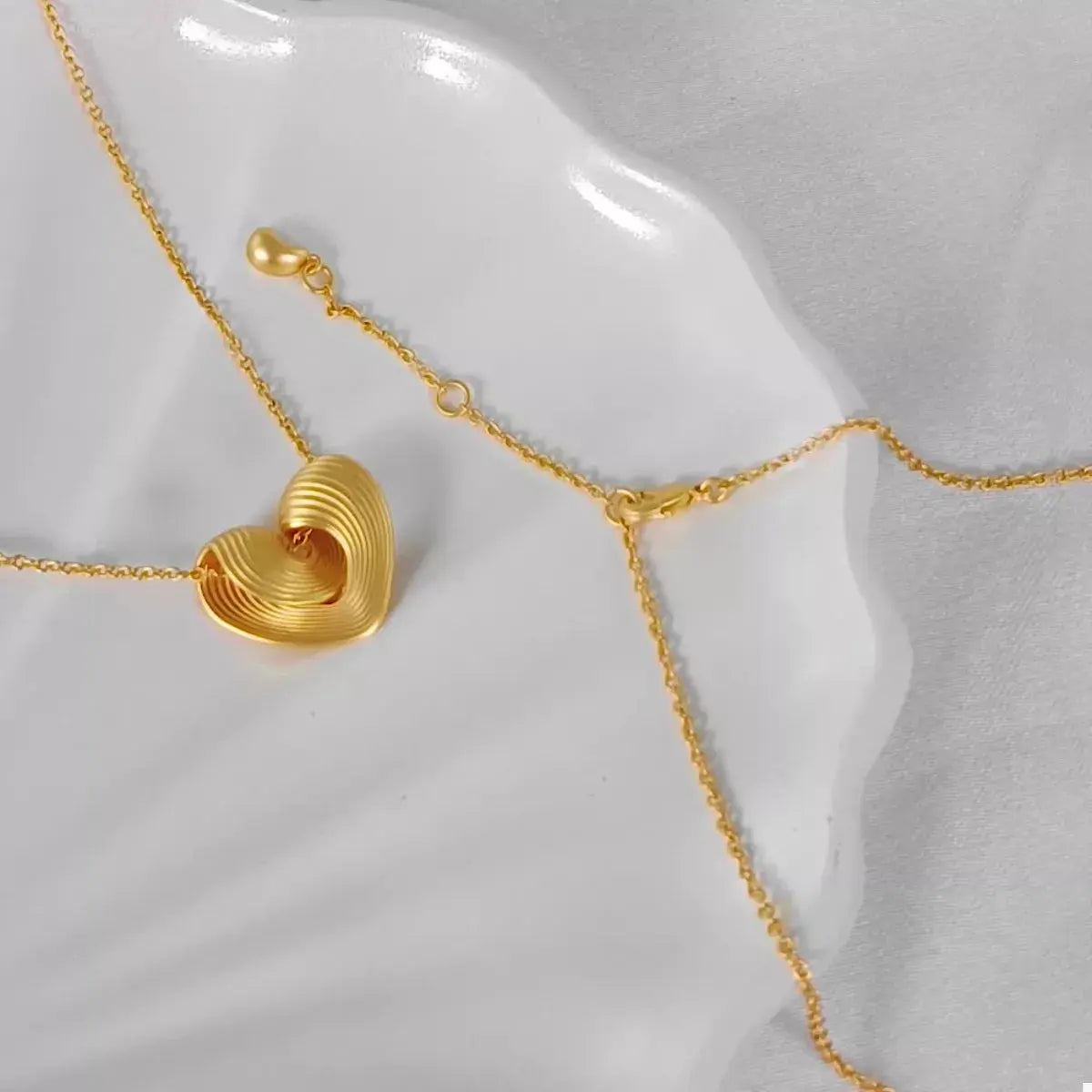 18K Gold-Plated Heart Pendant Necklace - SmileBen