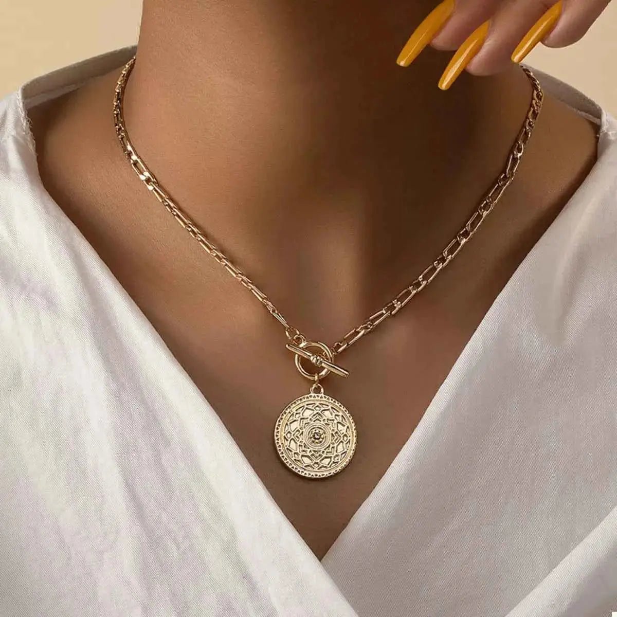 Chain Link Necklace with Vintage Coin Pendant - SmileBen