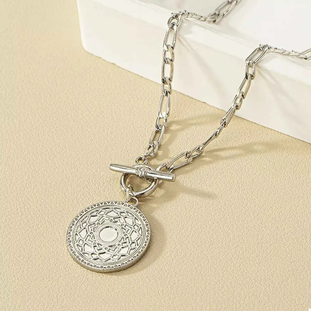 Chain Link Necklace with Vintage Coin Pendant - SmileBen